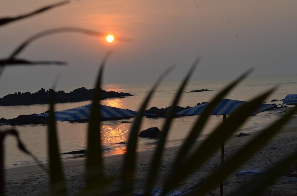 Cola Beach Sunset Bay Exterior photo
